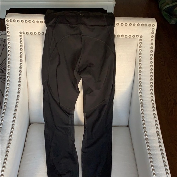 Lululemon High Waisted Mesh leggings - Picture 2 of 4